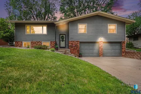 4213 S Hickory Hill Rd, Sioux Falls, SD 57103