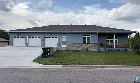 110 W Frederick Ave, Flandreau, SD 57028