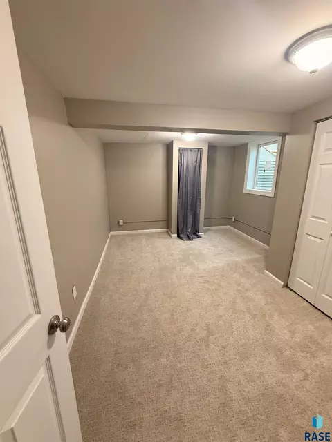 Bedroom - 404 E 31st St, Sioux Falls, SD 57105 photo 2 of 2