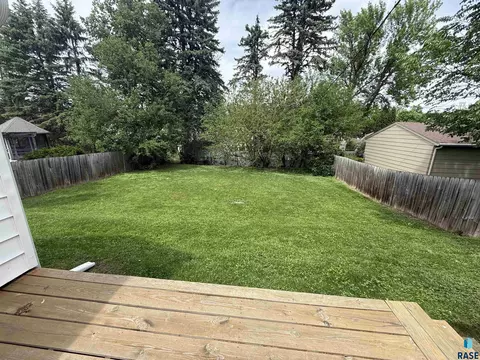 Other - 404 E 31st St, Sioux Falls, SD 57105 photo 4 of 4