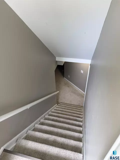Entry Way - 404 E 31st St, Sioux Falls, SD 57105 photo 1 of 1