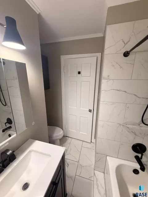 Bath - 404 E 31st St, Sioux Falls, SD 57105 photo 2 of 2