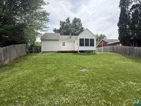 Exterior - 404 E 31st St, Sioux Falls, SD 57105 photo 1 of 1