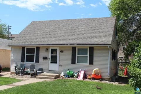 2317 S Norton Ave, Sioux Falls, SD 57105