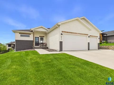 517 S Douglas Fir Ave, Sioux Falls, SD 57110