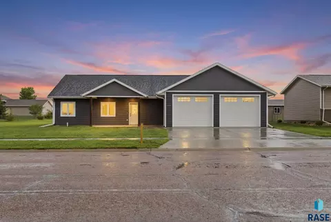 636 Apple Creek Rd, Parker, SD 57053