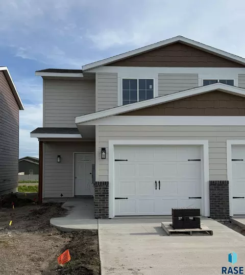 9508 W Tunis Dr, Sioux Falls, SD 57106