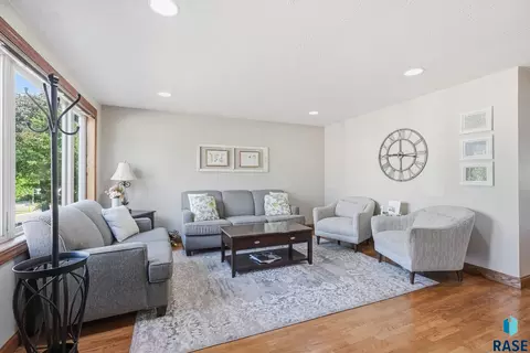 508 S Cloudas Ave, Sioux Falls, SD 57103 photo 4