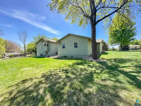 Exterior - 8704 E 38th St, Sioux Falls, SD 57110 photo 17 of 21