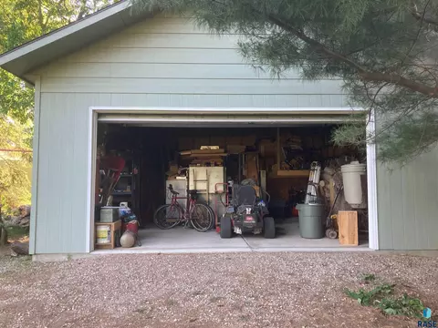 Exterior - 8704 E 38th St, Sioux Falls, SD 57110 photo 8 of 21