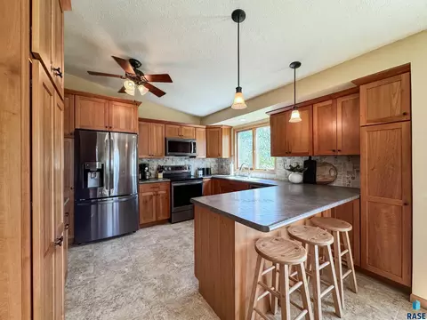 Kitchen - 8704 E 38th St, Sioux Falls, SD 57110 photo 2 of 5