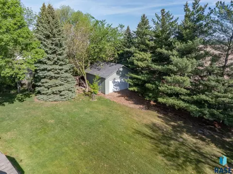 Exterior - 8704 E 38th St, Sioux Falls, SD 57110 photo 11 of 21