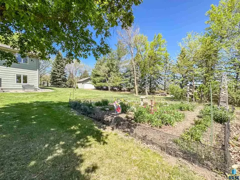 Exterior - 8704 E 38th St, Sioux Falls, SD 57110 photo 14 of 21