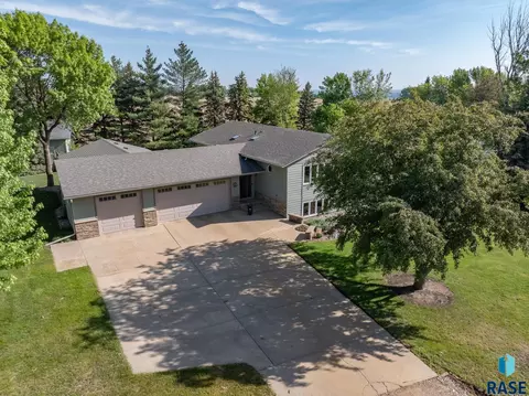 Exterior - 8704 E 38th St, Sioux Falls, SD 57110 photo 10 of 21