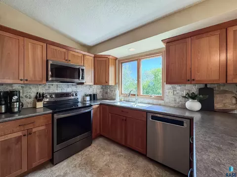 Kitchen - 8704 E 38th St, Sioux Falls, SD 57110 photo 4 of 5
