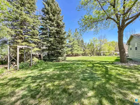 Exterior - 8704 E 38th St, Sioux Falls, SD 57110 photo 20 of 21