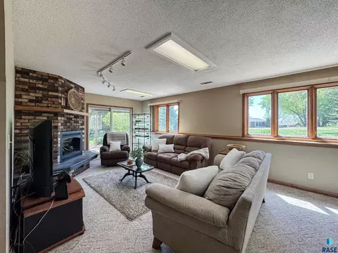 Living - 8704 E 38th St, Sioux Falls, SD 57110 photo 4 of 4