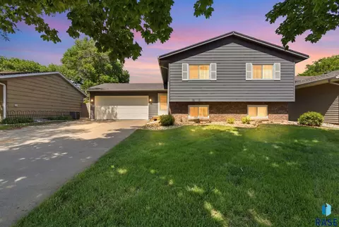 2600 S Groveland Ave, Sioux Falls, SD 57110