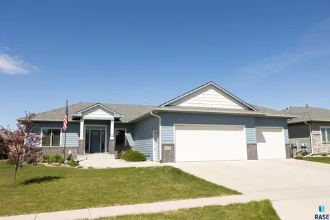5405 Coneflower Cir, Sioux Falls, SD 57108