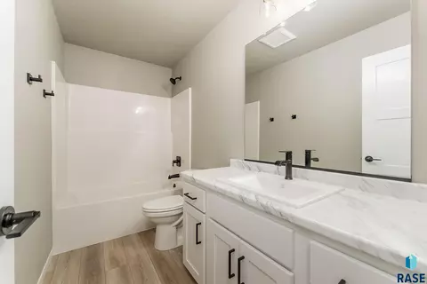 Bath - 401 N Summit Ave, Tea, SD 57064 photo 4 of 4
