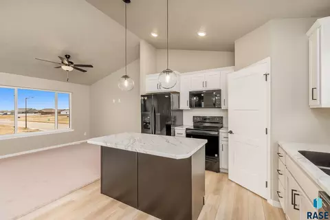 Kitchen - 401 N Summit Ave, Tea, SD 57064 photo 6 of 6