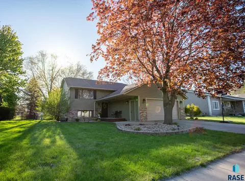 708 S Lakota Ave, Brandon, SD 57005