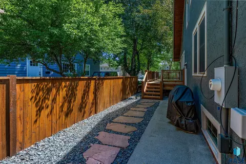 Exterior - 100 E 23rd St, Sioux Falls, SD 57105 photo 6 of 7