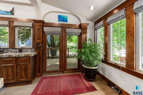 Entry Way - 100 E 23rd St, Sioux Falls, SD 57105 photo 1 of 5