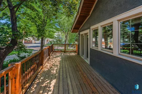 Exterior - 100 E 23rd St, Sioux Falls, SD 57105 photo 5 of 7