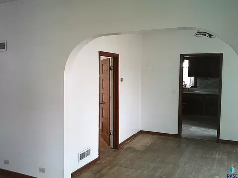 Living - 714 SW 3rd Ave, Aberdeen, SD 57401 photo 3 of 3