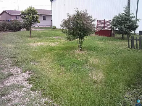 Exterior - 714 SW 3rd Ave, Aberdeen, SD 57401 photo 2 of 4