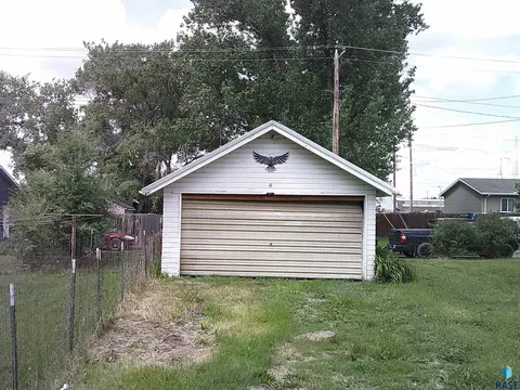 Exterior - 714 SW 3rd Ave, Aberdeen, SD 57401 photo 1 of 4