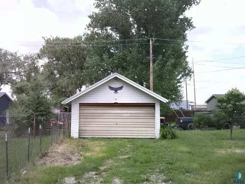 Other - 714 SW 3rd Ave, Aberdeen, SD 57401 photo 3 of 8