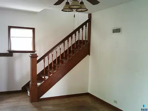 Living - 714 SW 3rd Ave, Aberdeen, SD 57401 photo 2 of 3