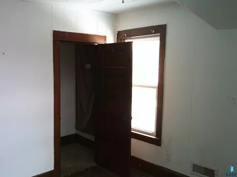 Bedroom - 714 SW 3rd Ave, Aberdeen, SD 57401 photo 5 of 6