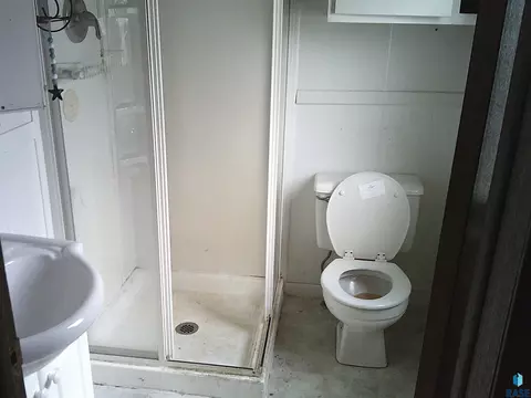 Bath - 714 SW 3rd Ave, Aberdeen, SD 57401 photo 1 of 2