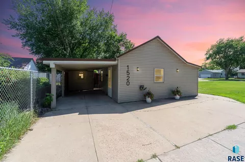 1520 N Highland Ave, Sioux Falls, SD 57103