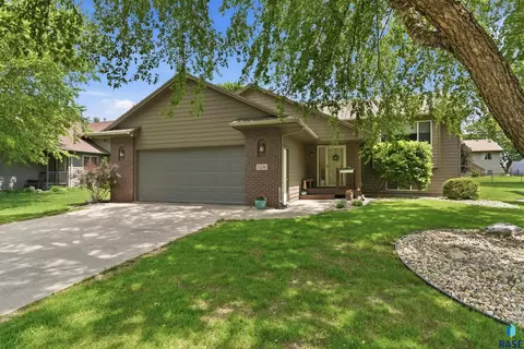 3216 S Pillsberry Ave, Sioux Falls, SD 57103