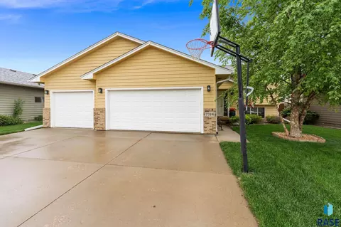 Exterior - 7316 W 65th St, Sioux Falls, SD 57106 photo 4 of 4