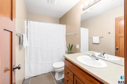 Bath - 7316 W 65th St, Sioux Falls, SD 57106 photo 2 of 2