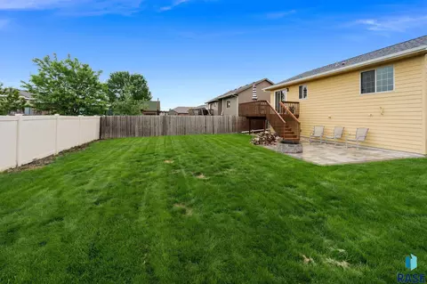 Exterior - 7316 W 65th St, Sioux Falls, SD 57106 photo 3 of 4