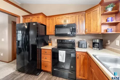 Kitchen - 7316 W 65th St, Sioux Falls, SD 57106 photo 2 of 3