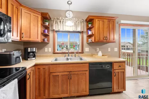 Kitchen - 7316 W 65th St, Sioux Falls, SD 57106 photo 3 of 3