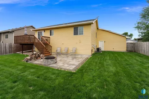 Exterior - 7316 W 65th St, Sioux Falls, SD 57106 photo 2 of 4