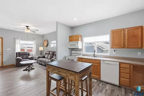 Kitchen - 1402 E 9th St, Sioux Falls, SD 57103 photo 2 of 2