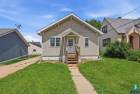 1402 E 9th St, Sioux Falls, SD 57103
