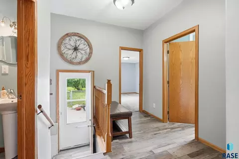 Entry Way - 1402 E 9th St, Sioux Falls, SD 57103 photo 1 of 1