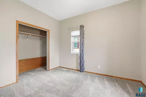 Bedroom - 1402 E 9th St, Sioux Falls, SD 57103 photo 3 of 3