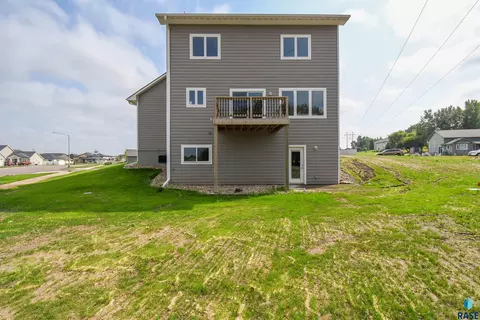 Exterior - 5320 E 28th St, Sioux Falls, SD 57110 photo 2 of 9