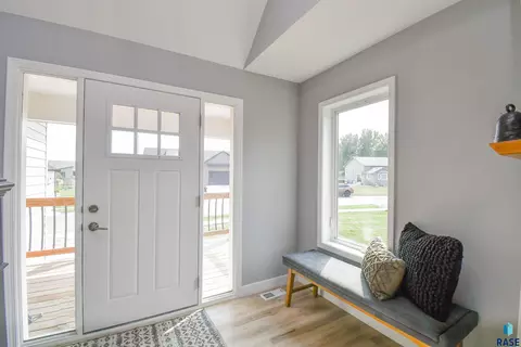 Entry Way - 5320 E 28th St, Sioux Falls, SD 57110 photo 1 of 5